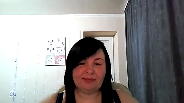 EmiliaLooo online show from 06/16/26, 04:04