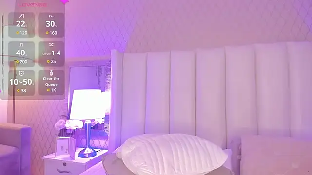 SophiaSmiiths  online show from 03/10/25, 11:38