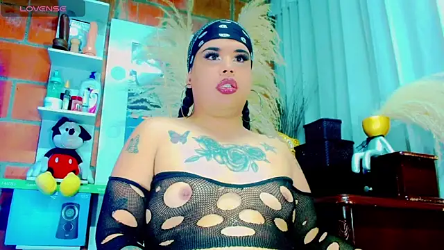 Snapshot of nauthyvalentina chatting on 02/14/26, 04:37 nauthyvalentina online show from 02/14/26, 04:37