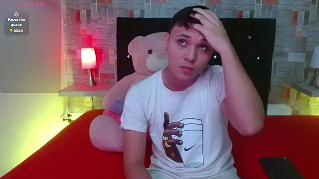 couple lovelyds online show from 02/11/25, 12:37