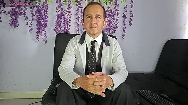 Snapshot of yazforeSolo chatting on 02/12/26, 01:17 yazforeSolo online show from 02/12/26, 01:17