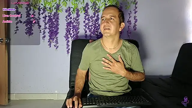 Snapshot of yazforeSolo chatting on 02/16/26, 12:34 yazforeSolo online show from 02/16/26, 12:34