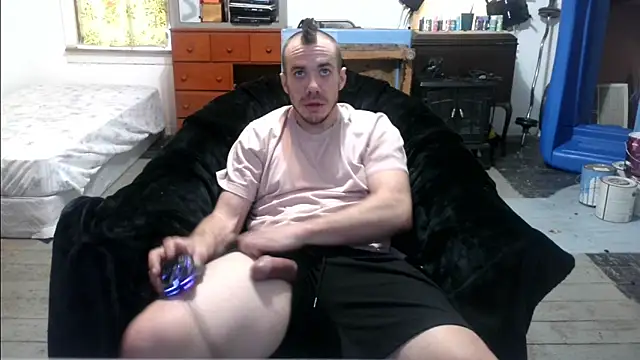Snapshot of ScubaStevex chatting on 03/08/25, 05:22 ScubaStevex online show from 03/08/25, 05:22