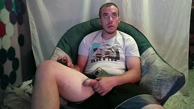 Snapshot of ScubaStevex chatting on 09/13/25, 01:44 ScubaStevex online show from 09/13/25, 01:44