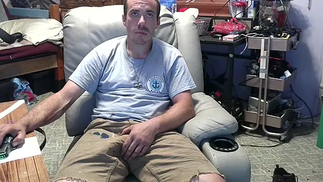 Snapshot of ScubaStevex chatting on 10/13/25, 09:15 ScubaStevex online show from 10/13/25, 09:15