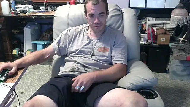Snapshot of ScubaStevex chatting on 10/16/25, 02:45 ScubaStevex online show from 10/16/25, 02:45