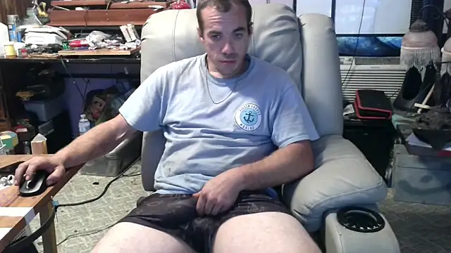 Snapshot of ScubaStevex chatting on 10/17/25, 01:03 ScubaStevex online show from 10/17/25, 01:03