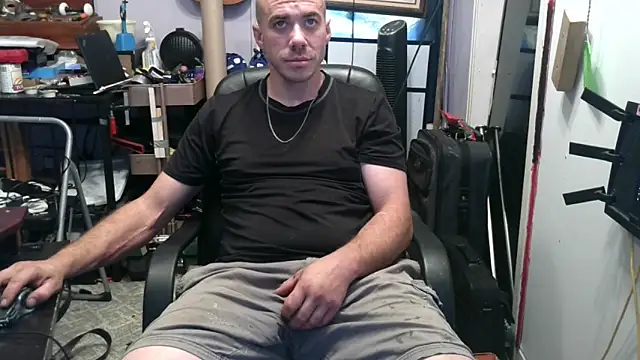 ScubaStevex online show from 11/06/25, 01:12