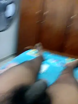 Snapshot of SizableCylinder chatting on 09/17/25, 12:18 SizableCylinder online show from 09/17/25, 12:18