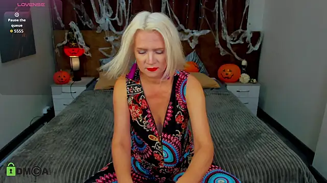 Luna  Lewis online show from 10/30/25, 09:00