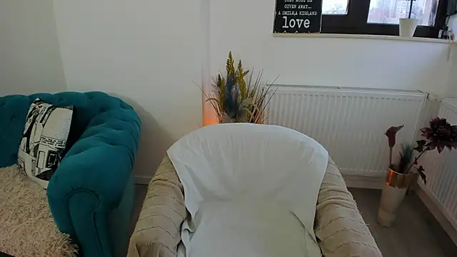 Snapshot of Arya_Shinex chatting on 12/23/25, 09:51 Arya Shinex online show from 12/23/25, 09:51