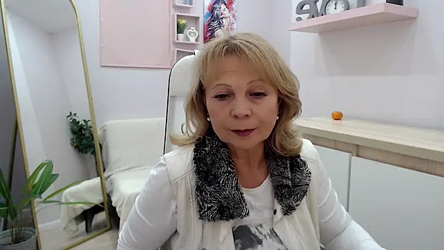 Milla Cutie18 online show from 03/05/25, 12:11