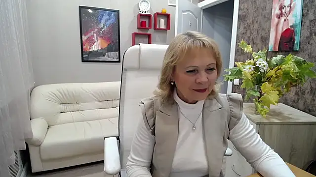 Milla Cutie18 online show from 10/01/25, 07:14