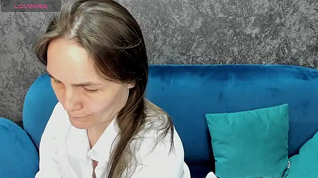 Lillian White online show from 03/10/25, 02:05