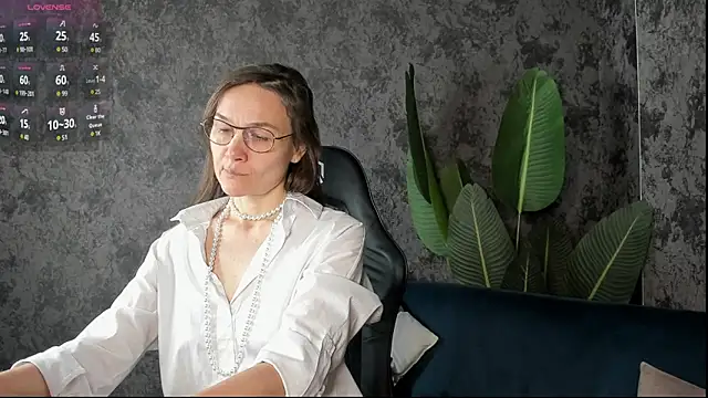 Lillian White online show from 11/11/25, 11:38