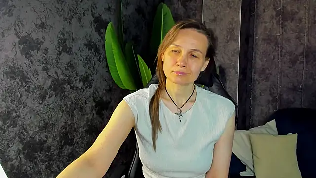 Lillian White online show from 05/06/26, 01:03