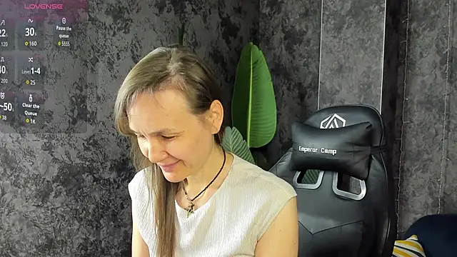 Lillian White online show from 05/11/26, 01:00