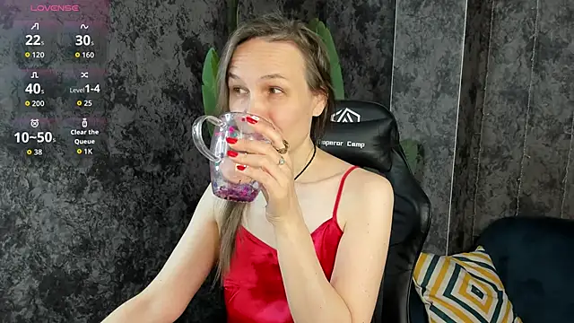 Lillian White online show from 05/12/26, 01:03