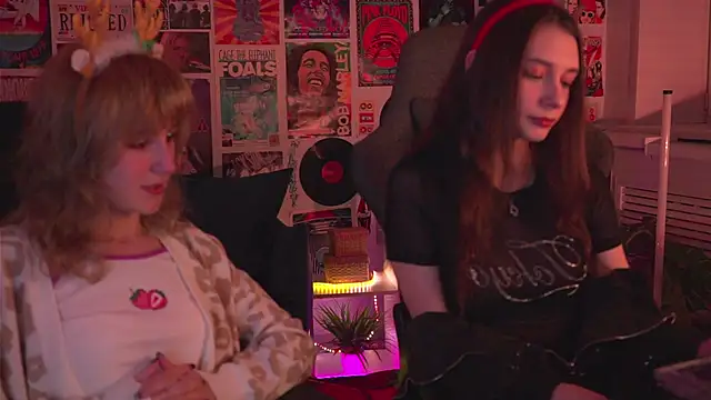 Snapshot of LuxRayi chatting on 12/25/24, 03:08 LuxRayi online show from 12/25/24, 03:08