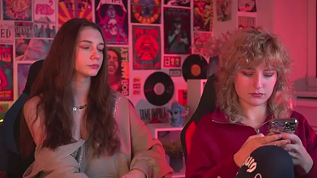 Snapshot of LuxRayi chatting on 01/02/25, 03:08 LuxRayi online show from 01/02/25, 03:08