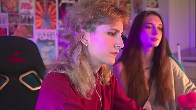 Snapshot of LuxRayi chatting on 01/02/25, 06:12 LuxRayi online show from 01/02/25, 06:12