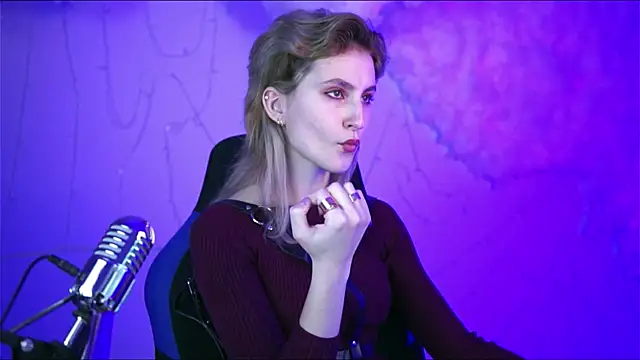 Snapshot of LuxRayi chatting on 01/05/25, 03:23 LuxRayi online show from 01/05/25, 03:23