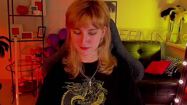 Snapshot of LuxRayi chatting on 01/06/25, 06:10 LuxRayi online show from 01/06/25, 06:10