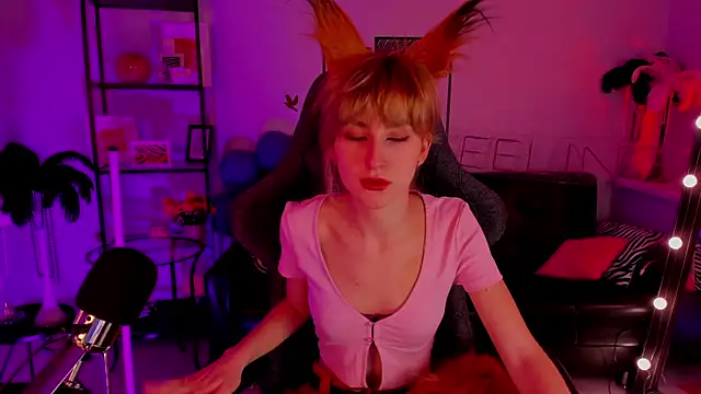 Snapshot of LuxRayi chatting on 01/07/25, 11:58 LuxRayi online show from 01/07/25, 11:58