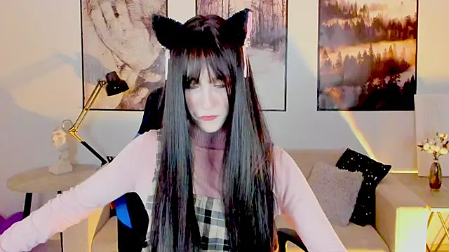 Snapshot of LuxRayi chatting on 01/28/25, 06:17 LuxRayi online show from 01/28/25, 06:17