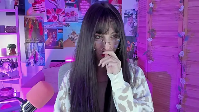 Snapshot of LuxRayi chatting on 02/07/25, 05:51 LuxRayi online show from 02/07/25, 05:51