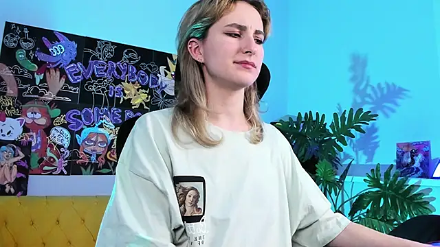 Snapshot of LuxRayi chatting on 02/18/25, 12:15 LuxRayi online show from 02/18/25, 12:15