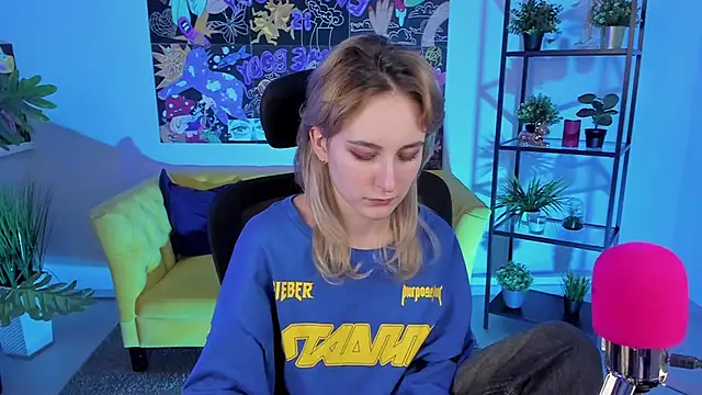 Snapshot of LuxRayi chatting on 02/20/25, 09:20 LuxRayi online show from 02/20/25, 09:20