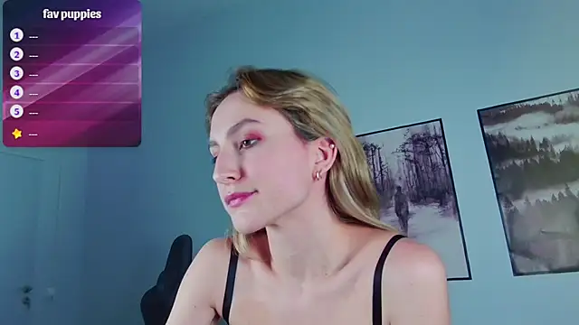 Snapshot of LuxRayi chatting on 02/22/25, 09:15 LuxRayi online show from 02/22/25, 09:15