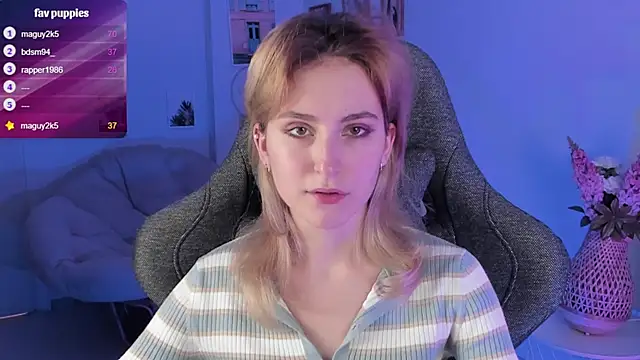 Snapshot of LuxRayi chatting on 02/25/25, 05:58 LuxRayi online show from 02/25/25, 05:58