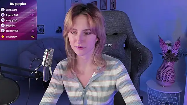 Snapshot of LuxRayi chatting on 02/26/25, 12:05 LuxRayi online show from 02/26/25, 12:05