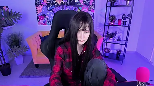 LuxRayi online show from 03/14/25, 12:21