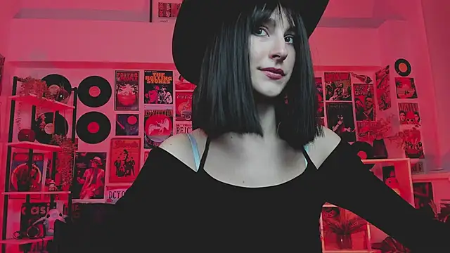 Snapshot of LuxRayi chatting on 03/19/25, 05:50 LuxRayi online show from 03/19/25, 05:50