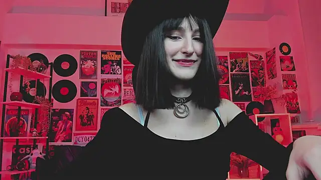 Snapshot of LuxRayi chatting on 03/19/25, 09:05 LuxRayi online show from 03/19/25, 09:05