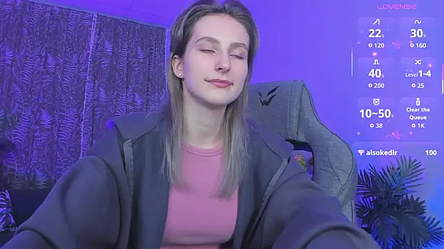 Snapshot of LuxRayi chatting on 09/12/25, 08:53 LuxRayi online show from 09/12/25, 08:53