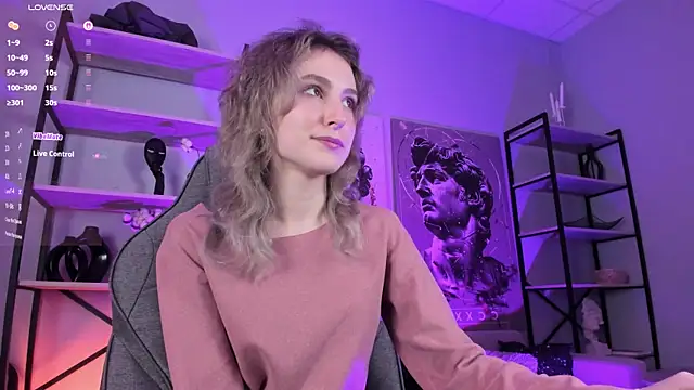 Snapshot of LuxRayi chatting on 10/16/25, 05:47 LuxRayi online show from 10/16/25, 05:47