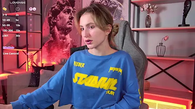 Snapshot of LuxRayi chatting on 12/03/25, 02:41 LuxRayi online show from 12/03/25, 02:41