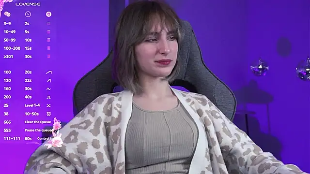 Snapshot of LuxRayi chatting on 03/05/26, 06:09 LuxRayi online show from 03/05/26, 06:09