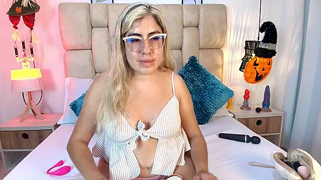 AdharaSmithh online show from 10/24/25, 07:21