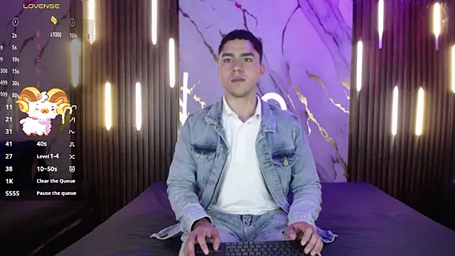 Snapshot of LiamNovak chatting on 11/22/25, 12:15 LiamNovak online show from 11/22/25, 12:15