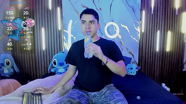 Snapshot of LiamNovak chatting on 11/23/25, 12:05 LiamNovak online show from 11/23/25, 12:05