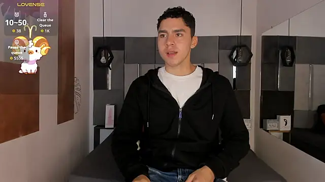 Snapshot of LiamNovak chatting on 11/26/25, 12:06 LiamNovak online show from 11/26/25, 12:06