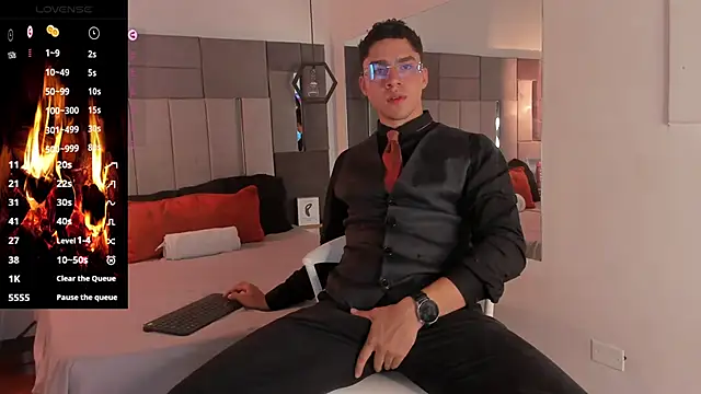 Snapshot of LiamNovak chatting on 11/27/25, 12:51 LiamNovak online show from 11/27/25, 12:51