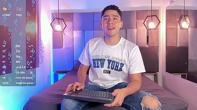 Snapshot of LiamNovak chatting on 11/28/25, 12:19 LiamNovak online show from 11/28/25, 12:19