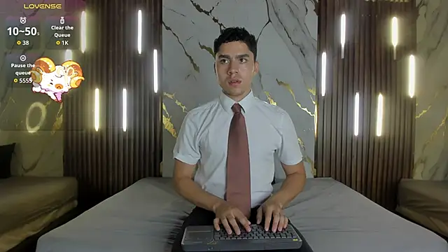 Snapshot of LiamNovak chatting on 11/29/25, 11:02 LiamNovak online show from 11/29/25, 11:02