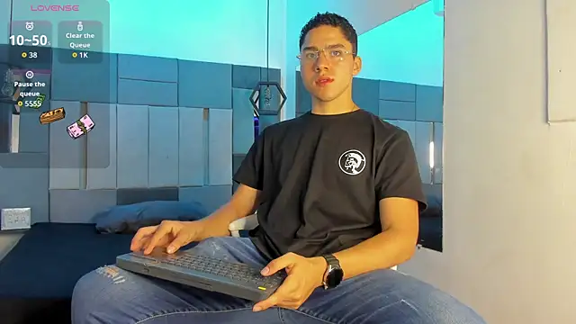 Snapshot of LiamNovak chatting on 11/30/25, 11:36 LiamNovak online show from 11/30/25, 11:36